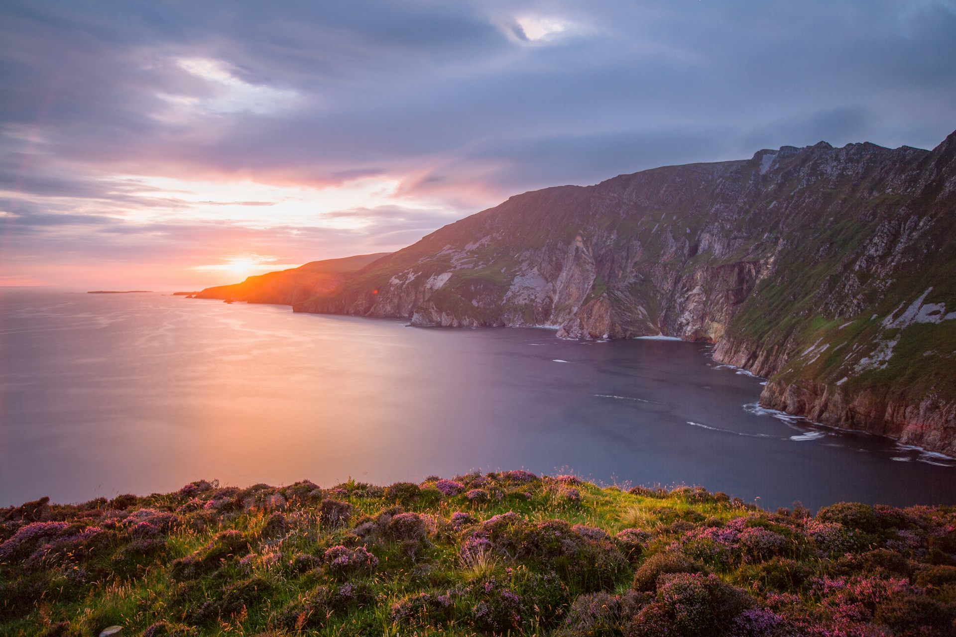 Wild Atlantic Way coastline in Donegal — free cliff and sea views