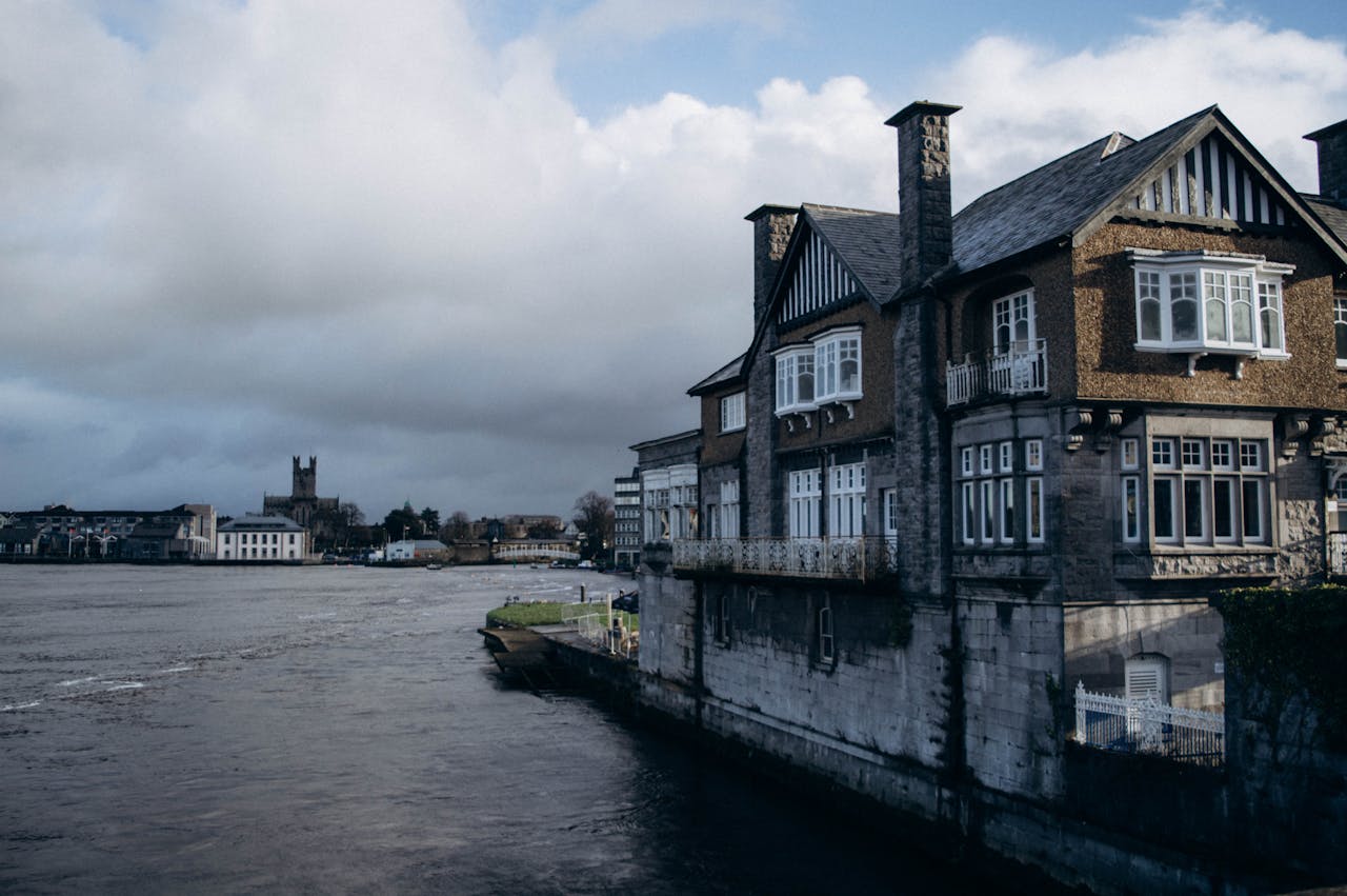 Riverside path along the Shannon in Limerick — easy free walking route vibe