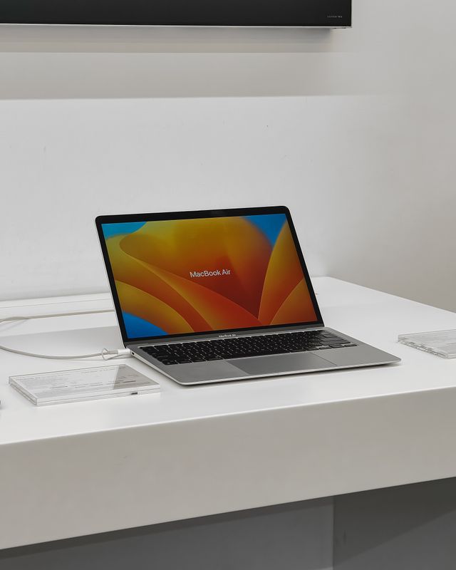 Refurbished MacBook Air M1